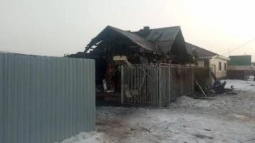 Фото: В Омске из-за загоревшейся гирлянды погибли мальчики-близнецы и их бабушка. Мать спаслась 1
