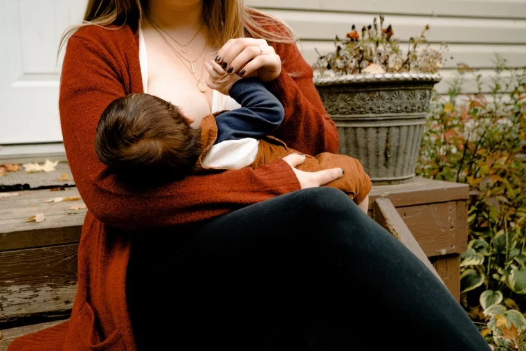 Фото: Дети и обнажённая грудь: кормить нельзя выгнать 3
