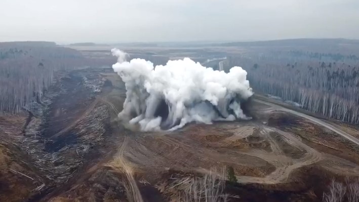 Взрывные работы на обходе Кемерова сняли на видео с высоты птичьего полёта