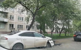 ДТП частично заблокировало движение в центре Кемерова  
