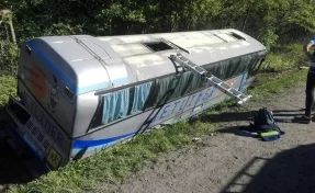 В ДТП с экскурсионным автобусом под Псковом пострадали 6 детей