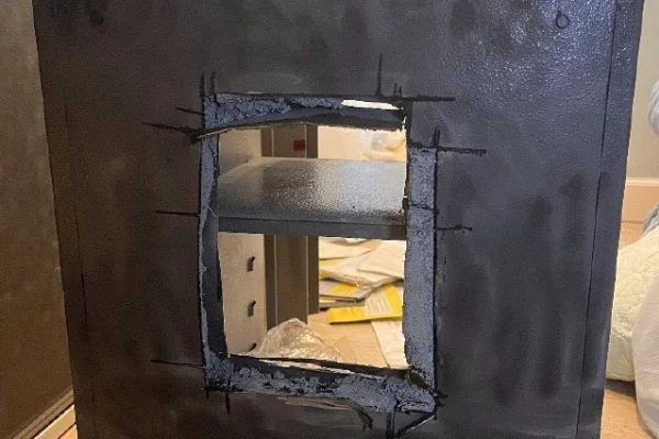 Житель Санкт-Петербурга прилетел в Кемерово по указанию мошенников и украл у горожанина 1 млн рублей 