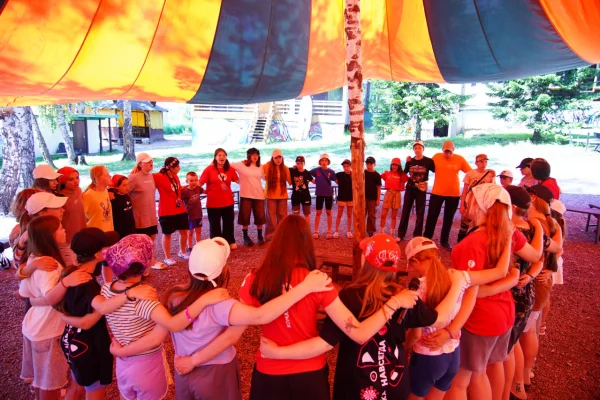 Илья Середюк: в Кузбассе школьников примут на отдых 828 летних лагерей