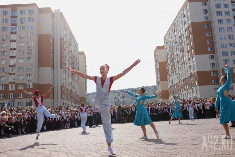 Фото: Открытие школы за миллиард и торжественные линейки: как Кемерово отпраздновал 1 сентября 33