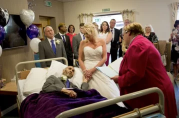 Фото: Больной раком жених умер через 48 часов после свадьбы, которую сыграли в хосписе 1