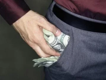 Фото: В Москве у мужчины тайно вытащили из кармана брюк миллион рублей 1