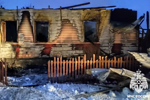 В Кузбассе ночной пожар уничтожил частный дом