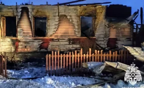 В Кузбассе ночной пожар уничтожил частный дом