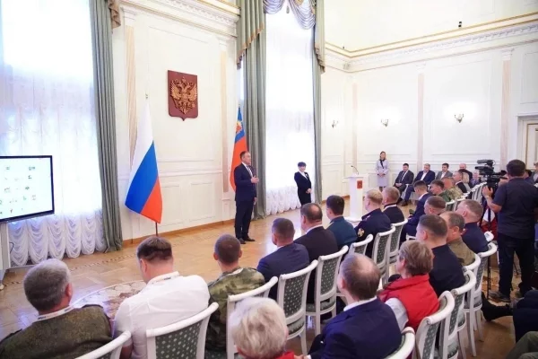 В Кузбассе вручили дипломы выпускникам программы управленцев из числа бойцов СВО