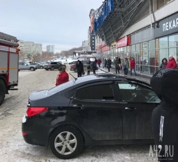 Фото: В Кемерове из крупного торгового центра эвакуировались более 100 человек 3