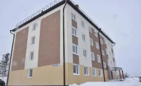 В Кузбассе 25 детей-сирот получили квартиры в новом доме