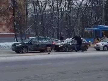 Фото: Стали известны подробности потасовки между водителями после ДТП в Кемерове 1