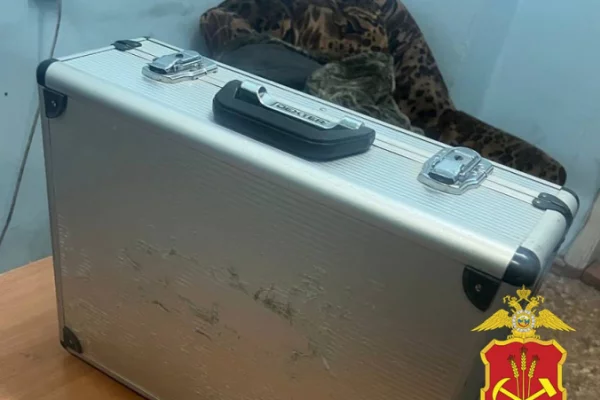 Желавший обогатиться кемеровчанин украл стоявший у подъезда чемодан мебельщика