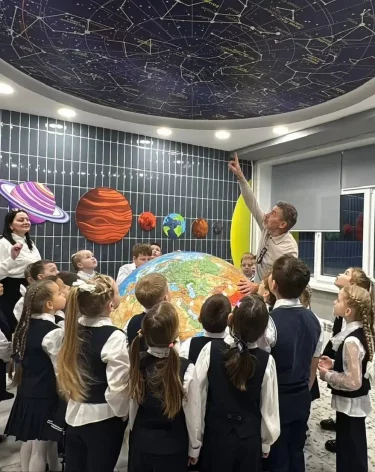 В Кузбассе после капремонта открылась школа имени космонавта Гребёнкина