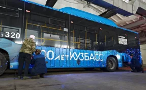 Украшенные к Новому году автобусы выйдут на рейсы в Кемерове 23 декабря