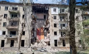 Под завалами жилого дома в Луганске, где обрушился подъезд, погибли три человека