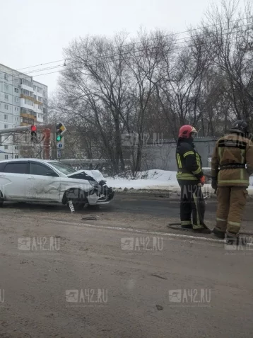 Фото: В Кемерове на улице Терешковой столкнулись три автомобиля 5
