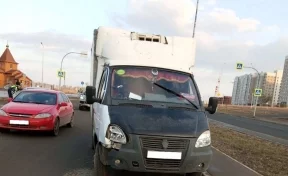 В Кемерове 19-летняя девушка попала в больницу после наезда грузовика