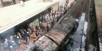 Фото: Названа причина крушения локомотива на вокзале в Каире 1