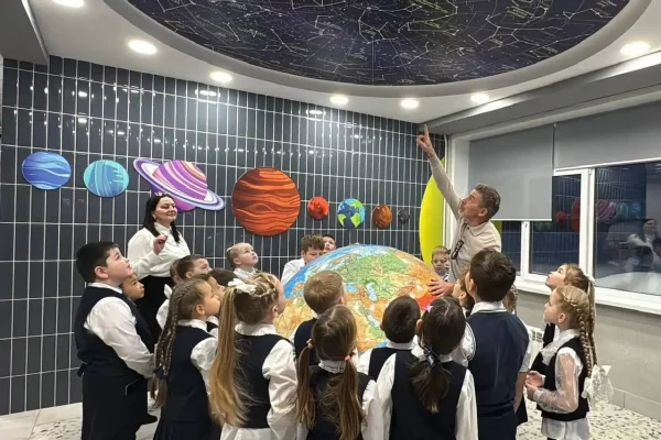 В Кузбассе после капремонта открылась школа имени космонавта Гребёнкина