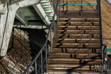 Фото: «Установлены капитальные конструкции»: в СК рассказали о ходе проверки дырявой лестницы на набережной в Кемерове 1