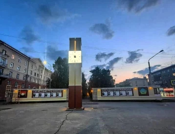 Фото: В Кемерове заработали часы с подсветкой в Кировском районе 1