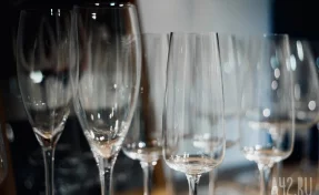 В Новокузнецке мужчина в ресторане угрожал официанту расправой