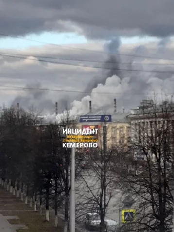 Фото: «Взорвалось»: пожар в производственных цехах в Кемерове попал на видео 1