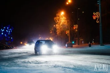 Фото: Кузбасские дорожники приступили к обработке магистралей противогололёдными смесями 1