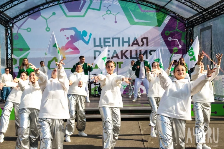 Фото: Кемерово запустил «Цепную реакцию» добра: как прошёл благотворительный забег на Московской площади 46