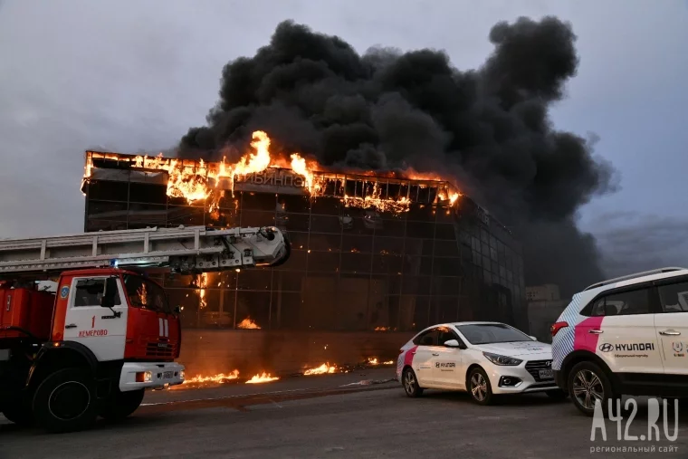 Фото: Пожар в автосалоне Hyundai 35