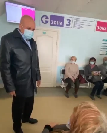 Фото: Сергей Цивилёв проверил ситуацию с очередями в поликлинике в центре Кемерова из-за жалоб горожан 1