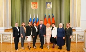 Илья Середюк вручил областные и федеральные награды лучшим педагогам Кузбасса