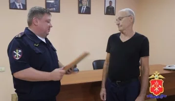 Фото: В Кемерове мужчина нашёл на дороге сумку с деньгами и принёс в полицию 1