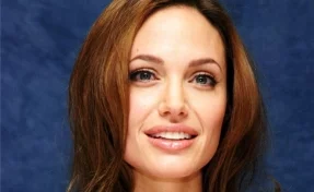 СМИ: Анджелина Джоли страдает без секса