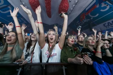 Фото: Кемеровчанам устроили сюрпризы на концерте «Руки Вверх!» 3