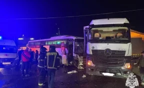 В Костроме столкнулись пассажирский автобус и грузовой автомобиль