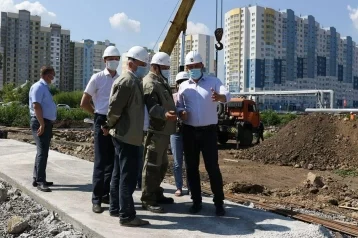 Фото: Илья Середюк оценил ход строительства новых участков тепловых сетей на проспекте Притомском 1