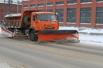 Фото: 32 500 тонн песка высыпали на кемеровские дороги для избавления от гололёда 1