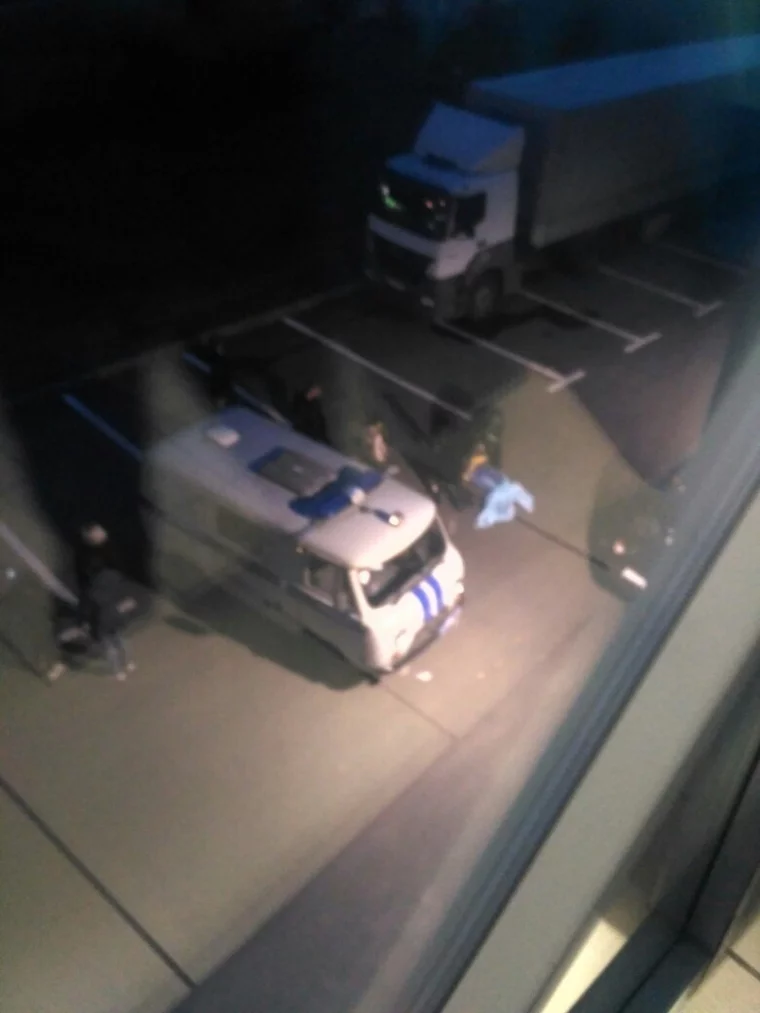 Фото: В Кемерове рядом с торговым центром обнаружен труп 2