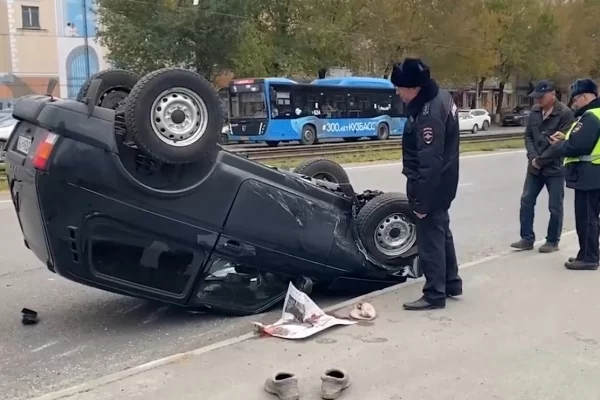 Пешеход погиб в ДТП с перевёртышем в Кемерове