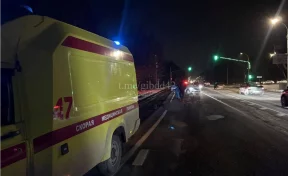 В Кемерове грузовик насмерть сбил стоявшую на дороге пожилую женщину