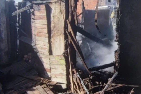 Россиянка сжигала мусор и спалила летнюю кухню, гараж, баню и хозпостройку