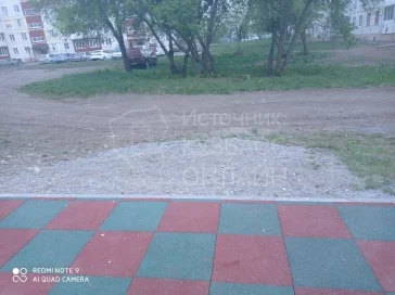 Фото: Кемеровчанка пожаловалась на опасную детскую площадку 2