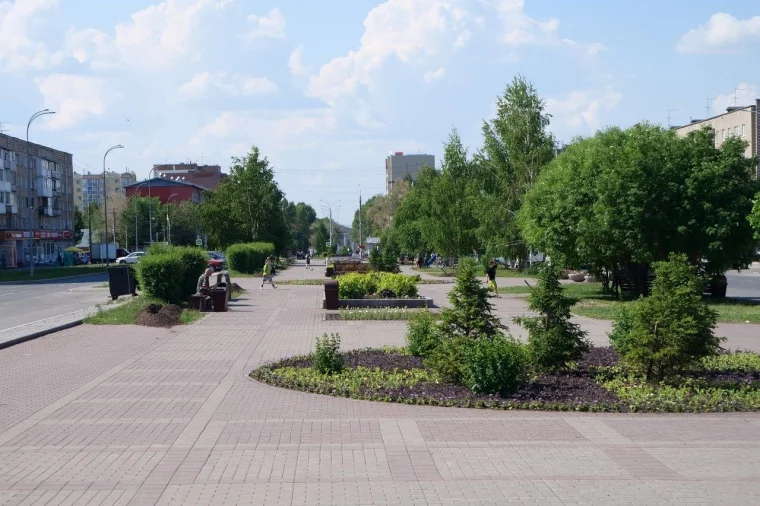 Фото: В Кемерове начали устанавливать новое освещение в центре Южного 5