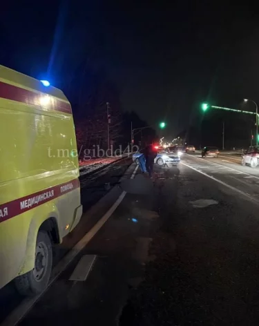 В Кемерове грузовик насмерть сбил стоявшую на дороге пожилую женщину