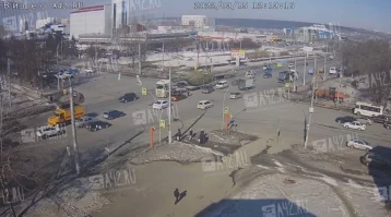 Фото: В Центральном районе Кемерова на дороге заметили вертолёт  1