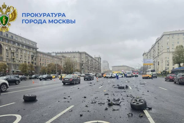 В массовом ДТП на Кутузовском проспекте в Москве пострадали 4 человека