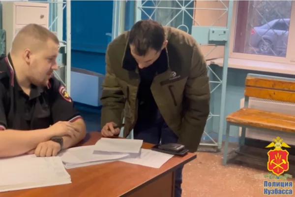 Полицейские в Новокузнецке привлекли к ответственности иностранца-водителя такси