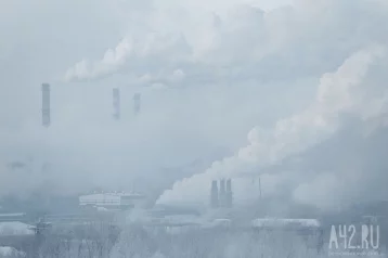 Фото: Дымовые облака не исчезли: в СГК пояснили ситуацию с «чёрным небом» в Кузбассе 1